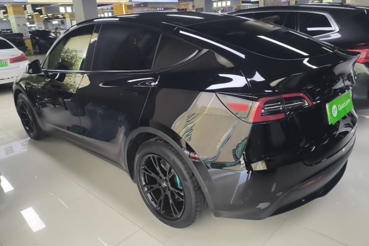 Tesla Model Y 2021 — 4