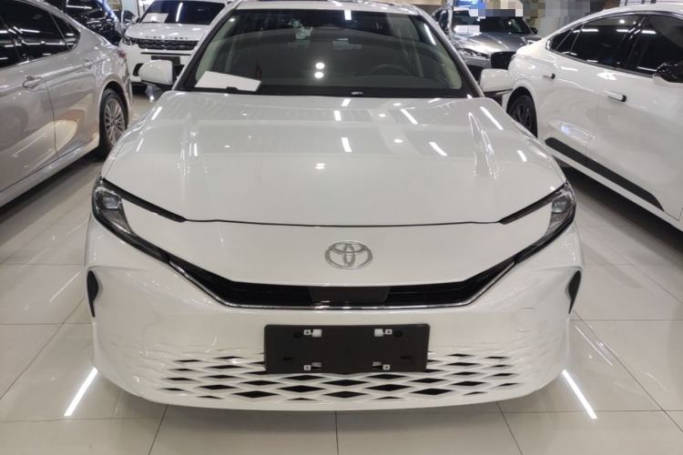 Toyota Camry 2024 — 2