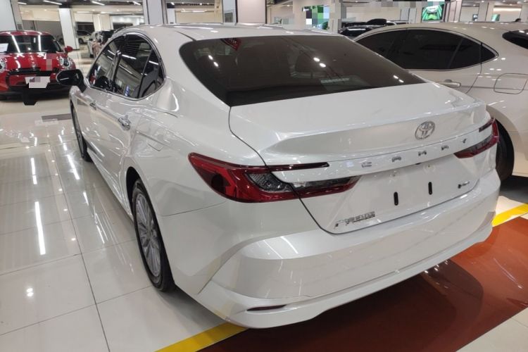 Toyota Camry 2024 — 4