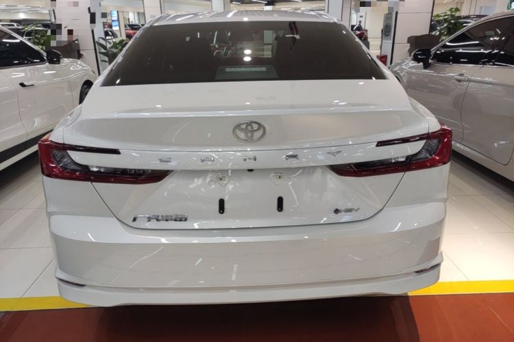 Toyota Camry 2024 — 5