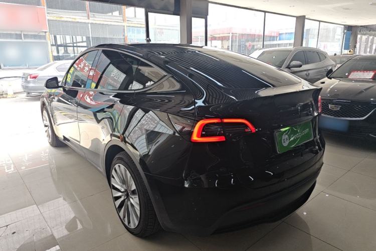 Tesla Model Y 2021 — 4
