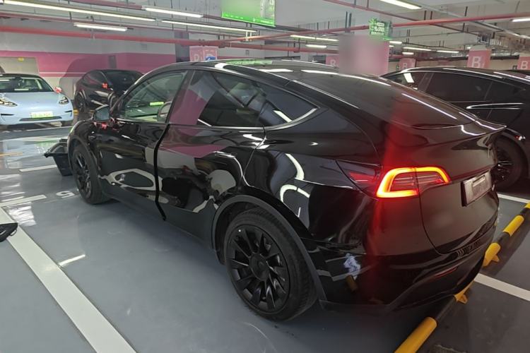 Tesla Model Y 2022 — 4