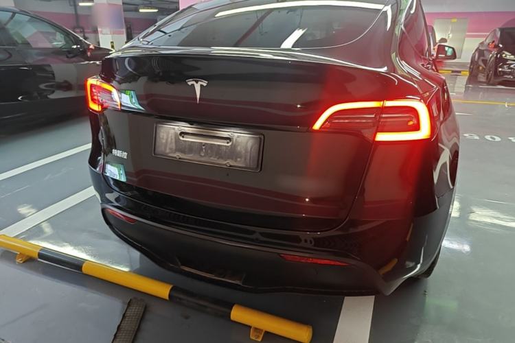 Tesla Model Y 2022 — 5