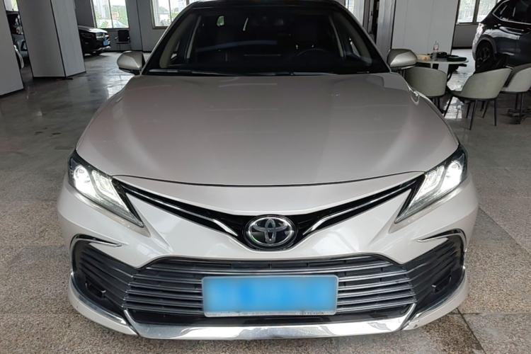 Toyota Camry 2021 — фото 2