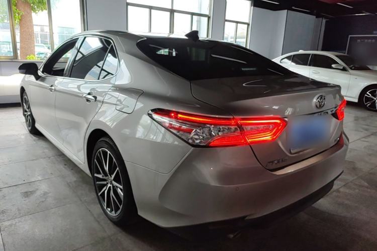 Toyota Camry 2021 — фото 4