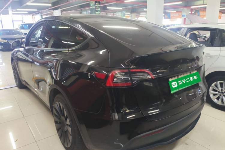 Tesla Model Y 2021 — 4