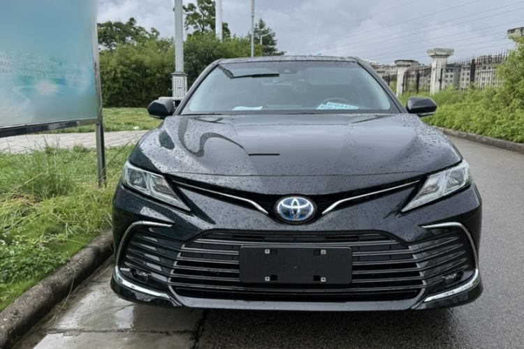 Toyota Camry 2023 — 2