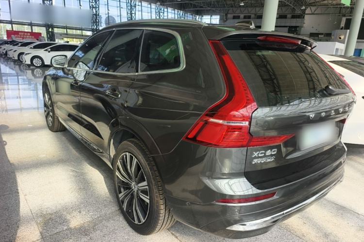 Volvo XC60 2022 — 4