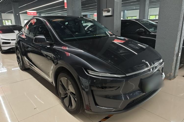 Tesla Model Y 2025 — 3