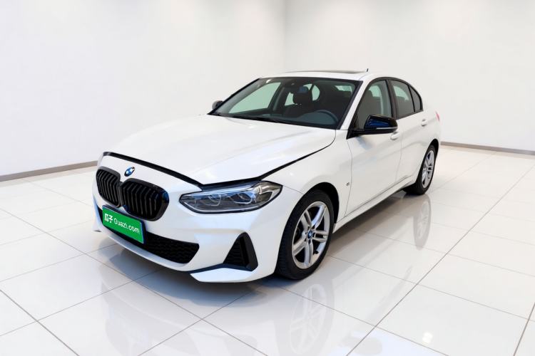 BMW 120i 2023 — фото 1