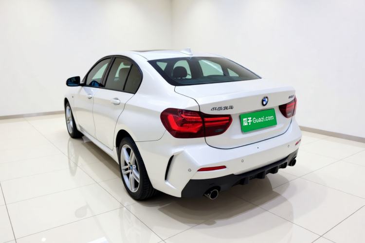 BMW 120i 2023 — фото 4
