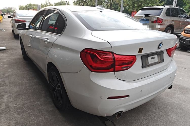 BMW 120i 2020 — фото 4