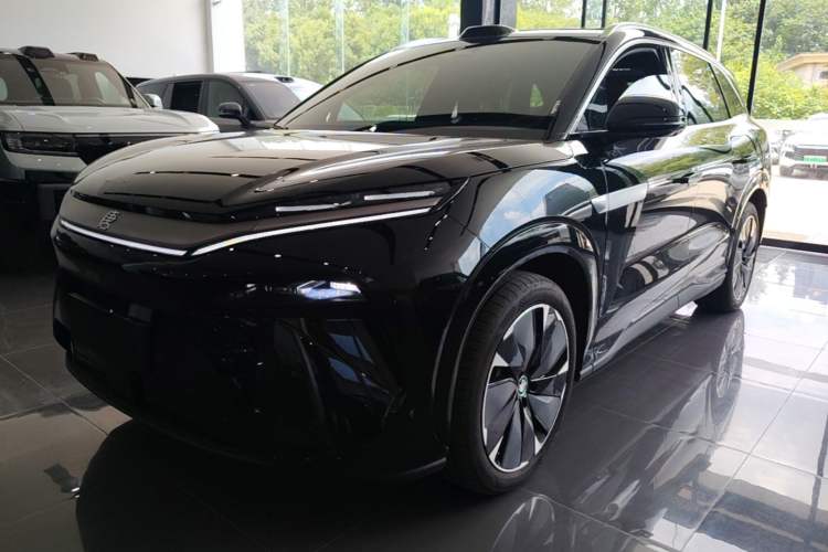 BYD Tang L 2025 — фото 1