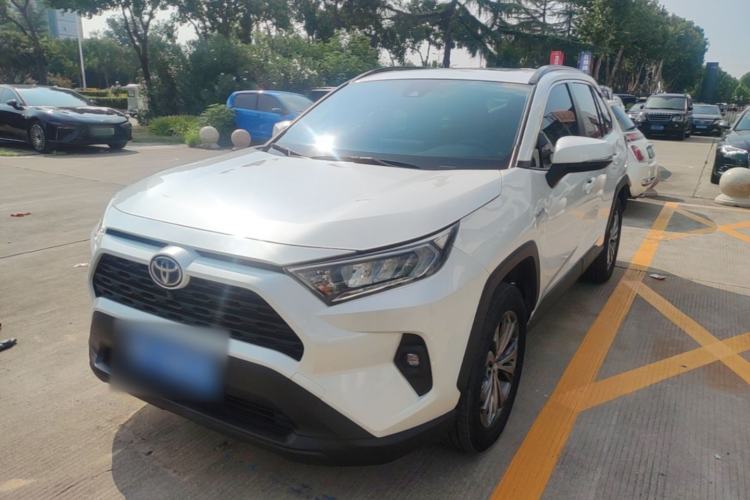 Toyota RAV4 2023 — фото 1