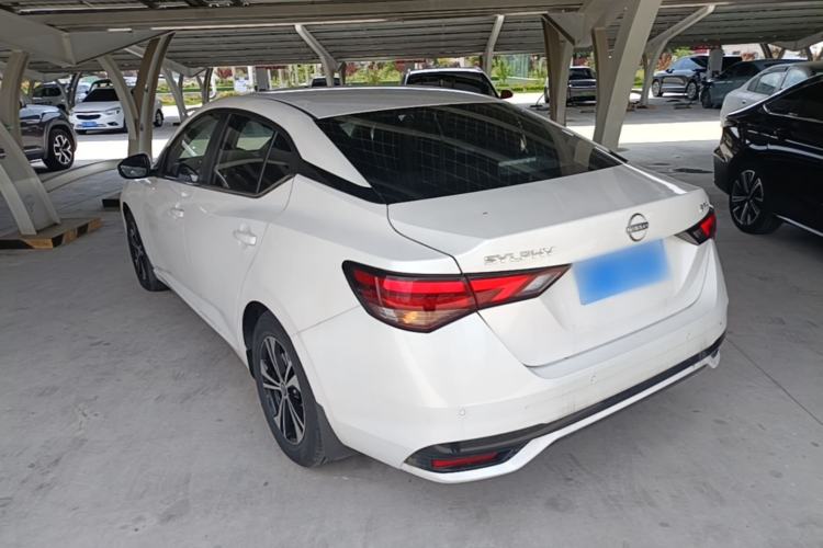 Nissan Sentra 2023 — 4