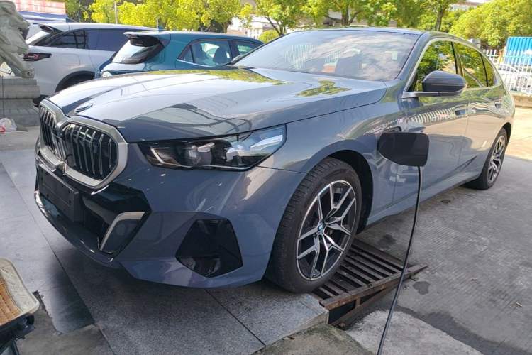 BMW i5 2024 — фото 1