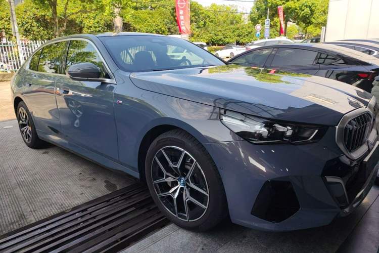 BMW i5 2024 — фото 3