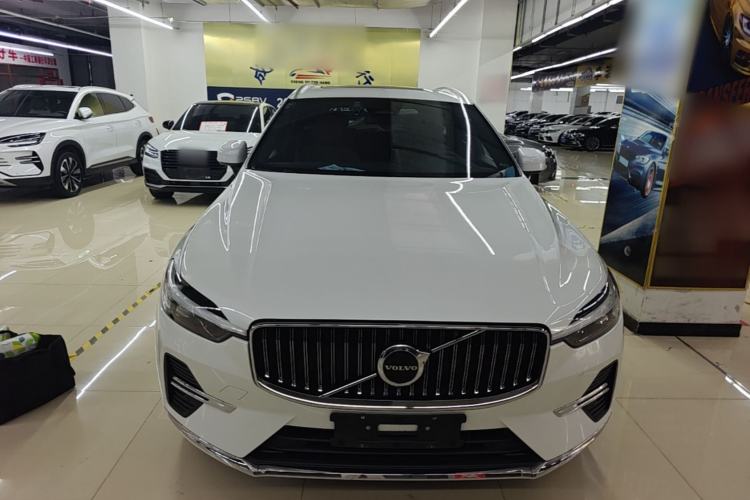 Volvo XC60 2022 — фото 2
