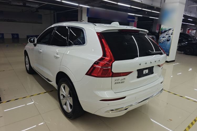Volvo XC60 2022 — фото 4