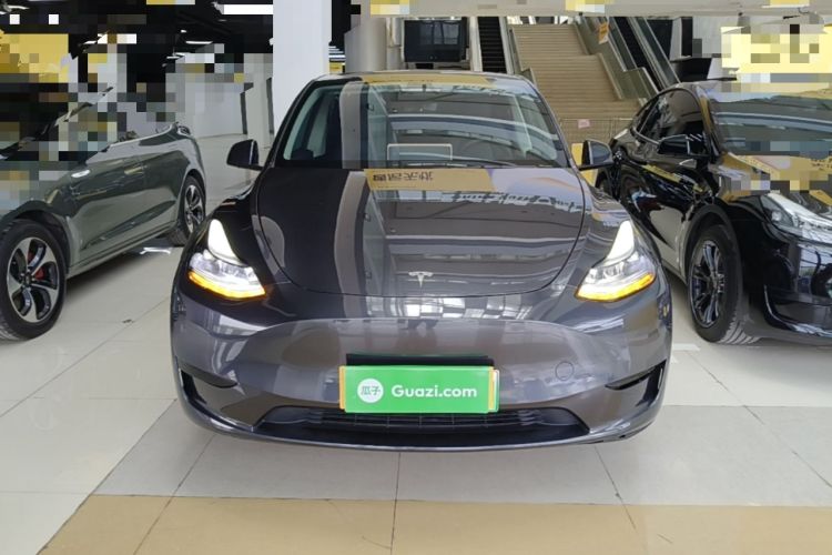 Tesla Model Y 2024 — 2