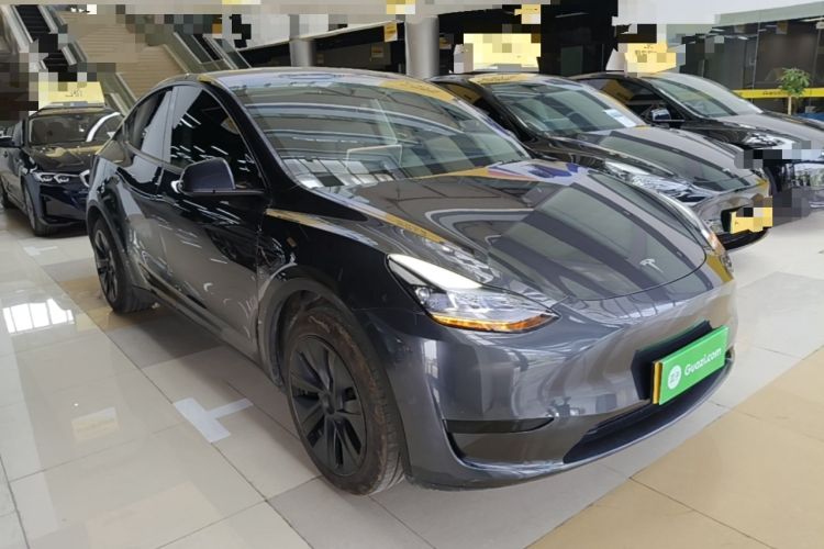 Tesla Model Y 2024 — 3
