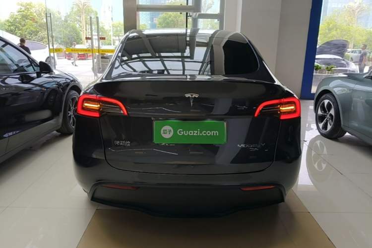 Tesla Model Y 2024 — 5