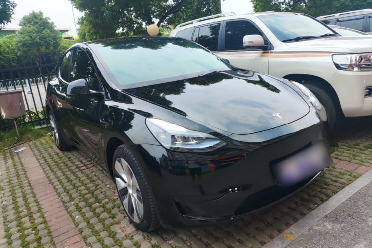 Tesla Model Y 2022 — 3