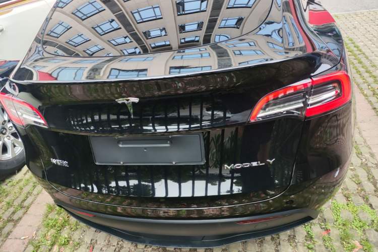 Tesla Model Y 2022 — 5