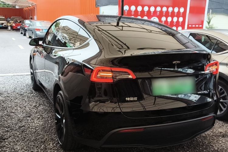 Tesla Model Y 2022 — 4