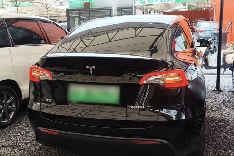 Tesla Model Y 2022 — 5