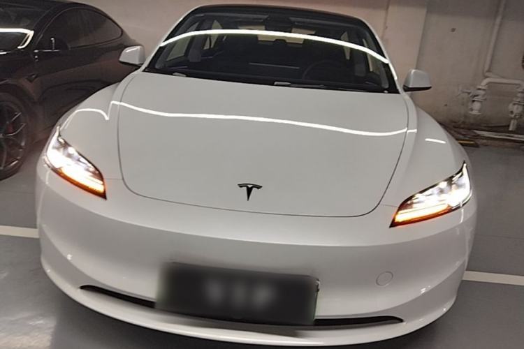 Tesla Model 3 2025 — 2