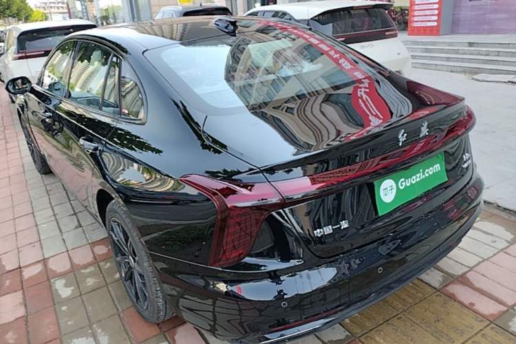 Hongqi H5 2025 — 4