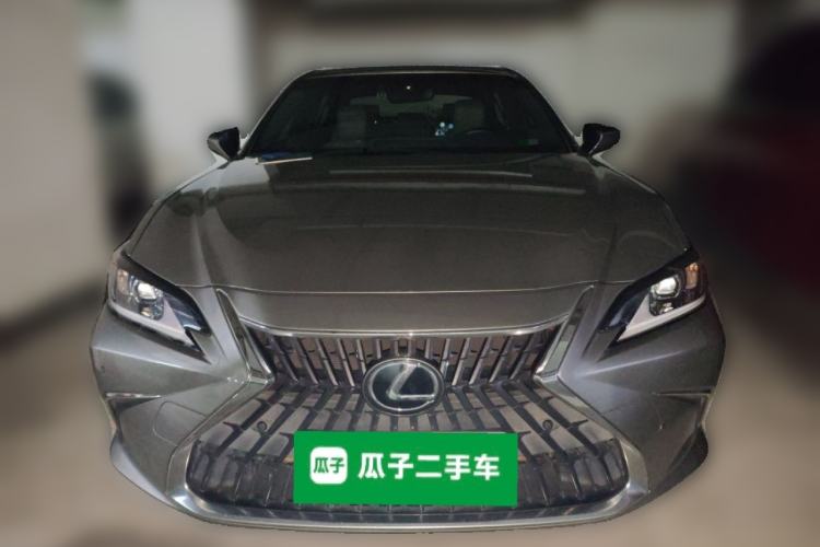 Lexus ES 200 2022 — 2