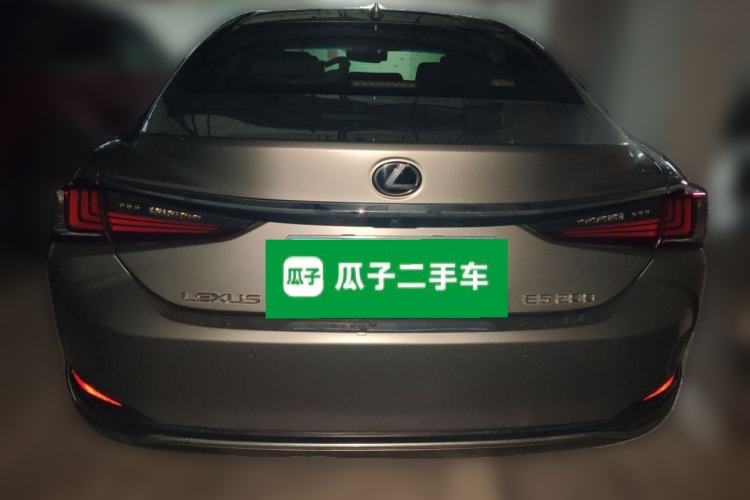 Lexus ES 200 2022 — 5