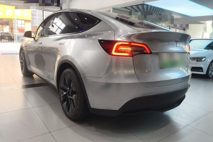 Tesla Model Y 2023 — фото 4