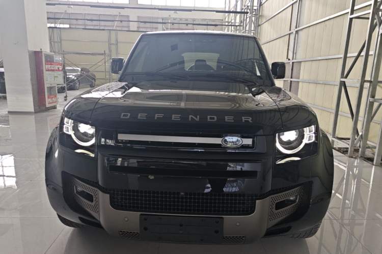 Land Rover Defender 2024 — 2