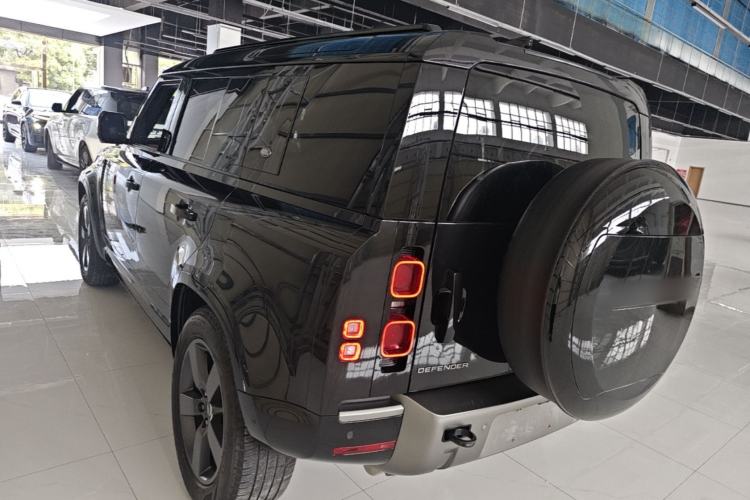 Land Rover Defender 2024 — 4