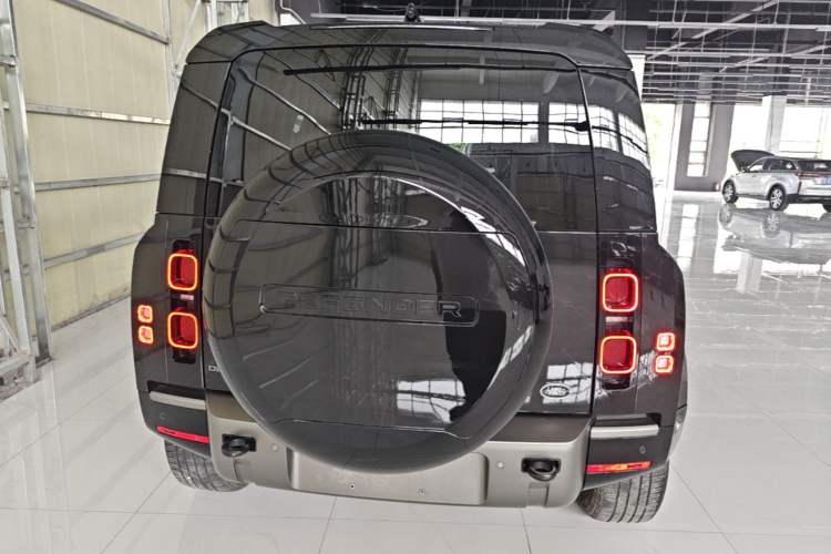 Land Rover Defender 2024 — 5