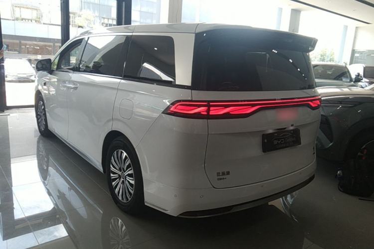 BYD Xia 2025 — 4