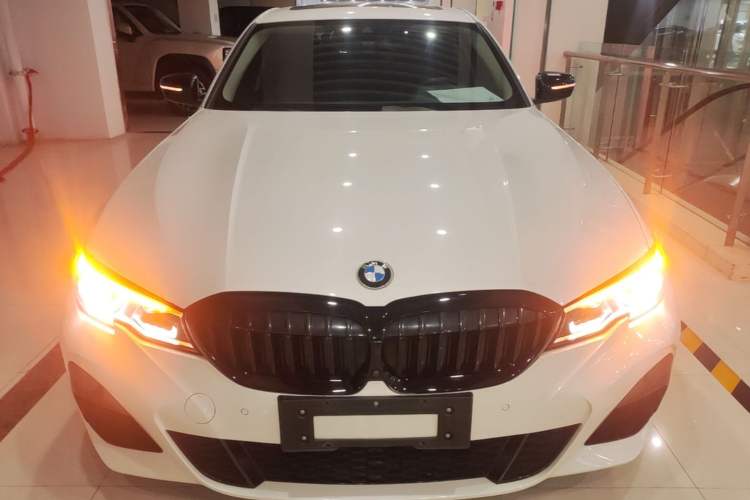 BMW 325i 2021 — 2