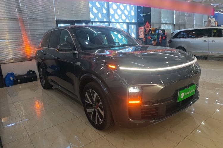 Li Auto L8 2023 — 3
