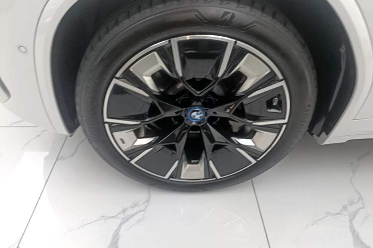 BMW iX3 2024 — фото 1