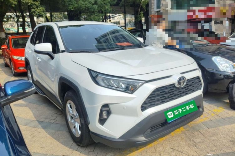 Toyota RAV4 2023 — 3