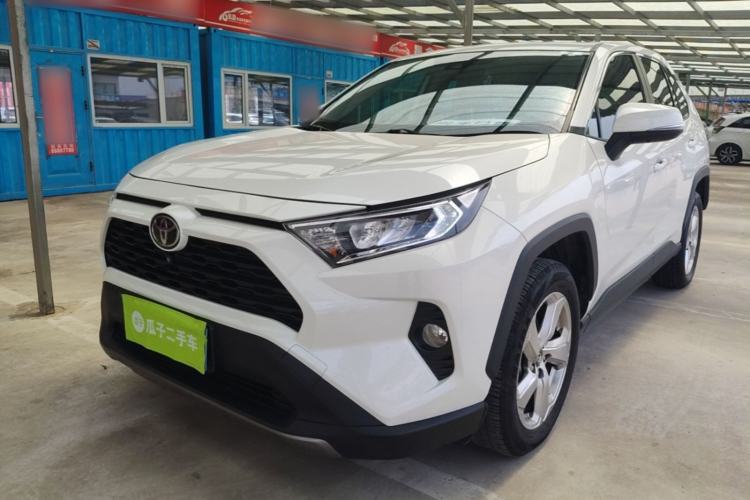 Toyota RAV4 2020 — фото 1
