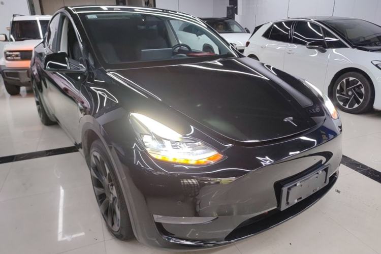 Tesla Model Y 2021 — 3