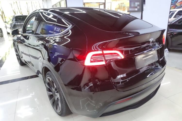 Tesla Model Y 2021 — 4