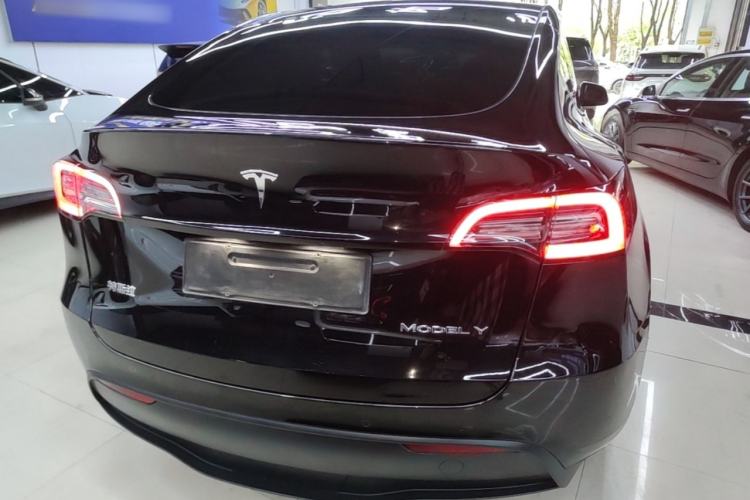 Tesla Model Y 2021 — 5