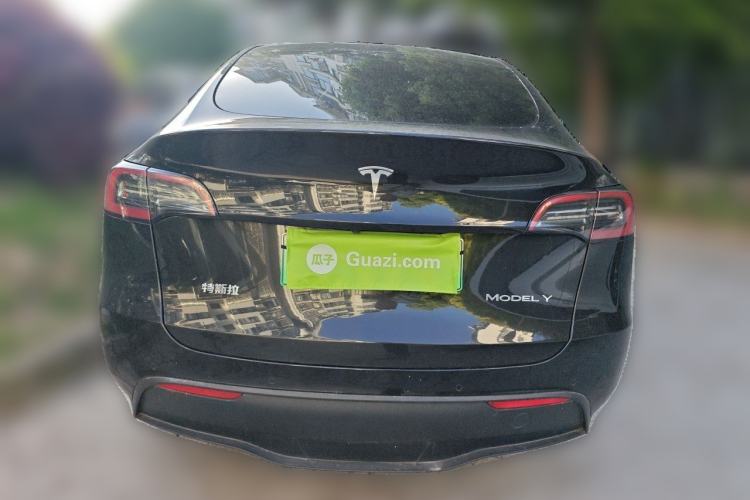 Tesla Model Y 2022 — 5
