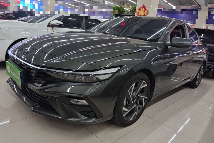 Hyundai Elantra 2023 — фото 1
