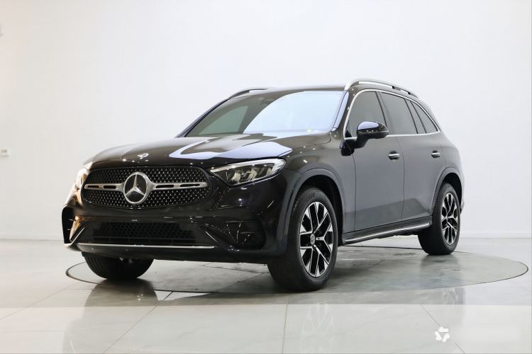 Mercedes-Benz GLC 260 L 2023 — фото 1